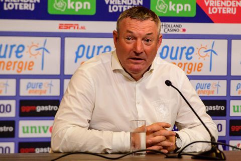 Ron Jans vond gedrag Fiorentina-fans belachelijk: 'Het verpest de wedstrijd en je plezier'