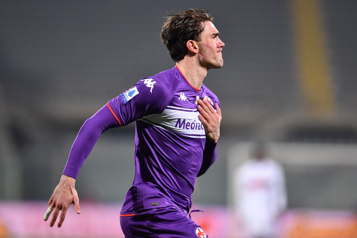 Fiorentina-ultra's bedreigen eigen sterspeler Vlahovic: 'Het is over voor jou, fucking zigeuner'