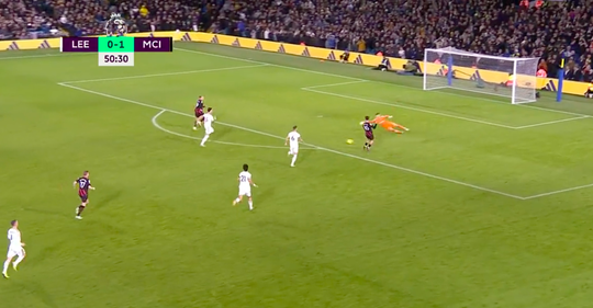 🎥 | Zien! Erling Haaland beslist Man City's bezoek aan zijn jeugdliefde Leeds United