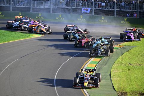 Verstappen maakt indruk in 'Grand Prix vol drama': 'Formidabel optreden'