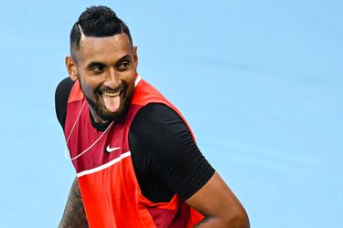 🎥 | Kyrgios steelt de show op Australian Open: onderhandse 'tweener' op gamepoint
