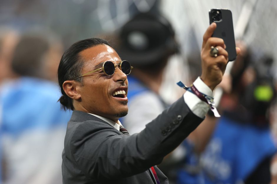 Verberg de Champions League-beker, want Salt Bae is er weer