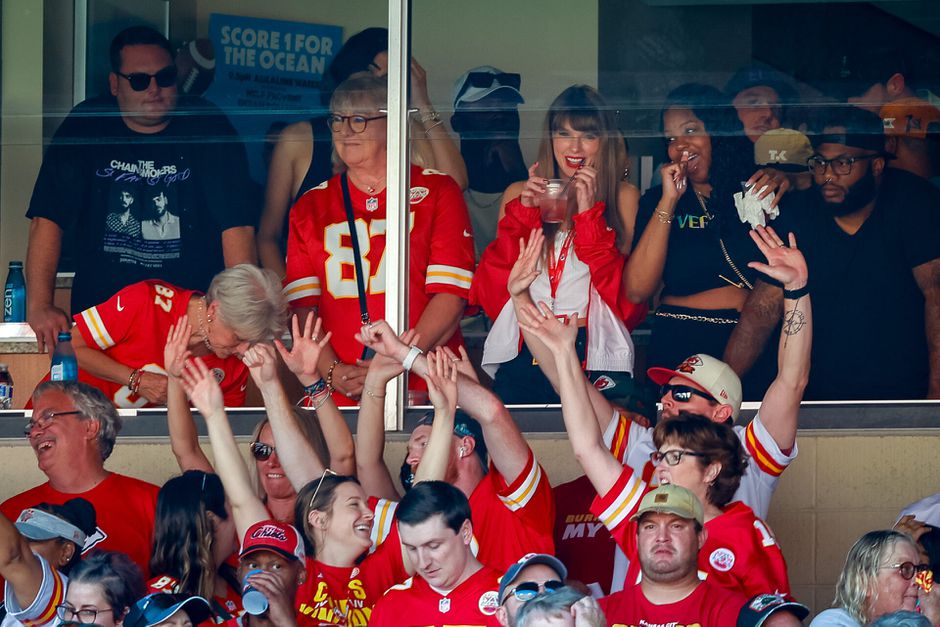 Shirtverkoop Travis Kelce ontploft na dategeruchten met Taylor Swift
