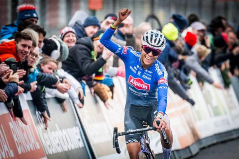 Ceylin del Carmen Alvarado wint in Gullegem en koerst af op eindzege Superprestige
