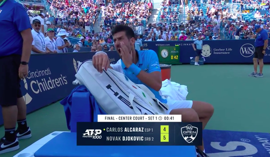 🎥 | Zien! 'Loco Djoko' tijdens Cincinnati-finale tegen Alcaraz: 'Breng creatine!'