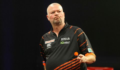 Raymond van Barneveld heeft een hekel aan fitness: 'Ik moet mezelf een schop onder mijn reet geven'