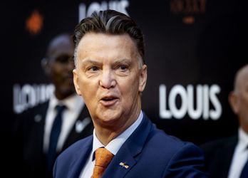 Louis van Gaal glundert bij première van LOUIS: 'Ik houd van mezelf'