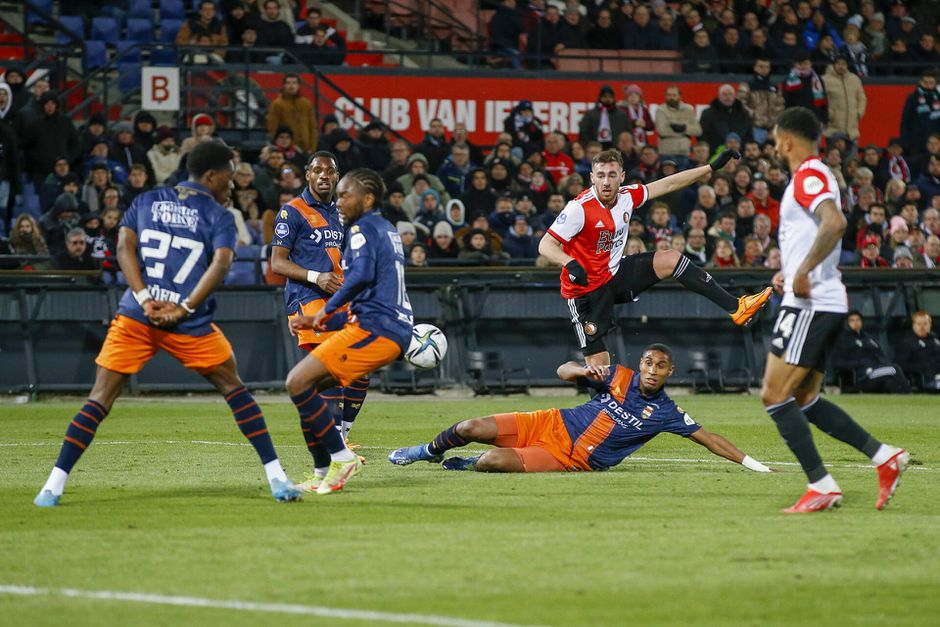 Feyenoord is heer en meester aan de bal, maar kan het net nog niet vinden
