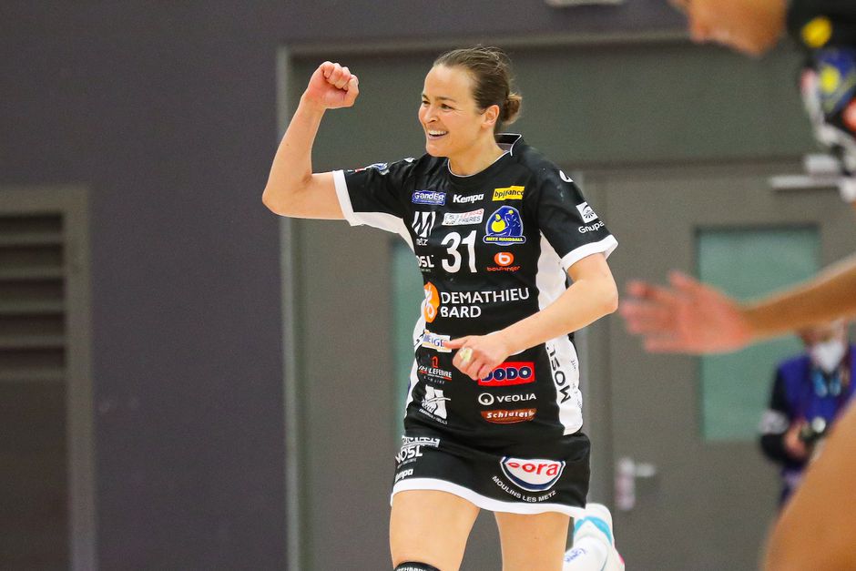 Bondscoach handbalsters wil 'gestopte' Yvette Broch terug in Oranje