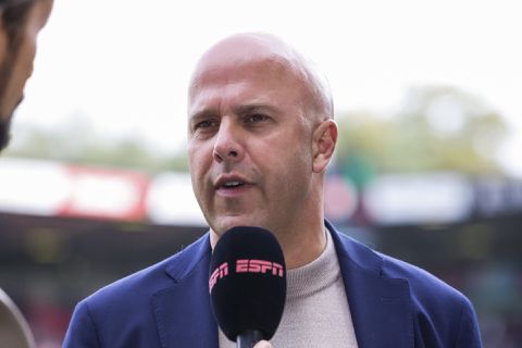 Arne Slot heeft 'moeilijk gesprek' gehad met Orkun Kökcü over weigeren regenboog aanvoerdersband