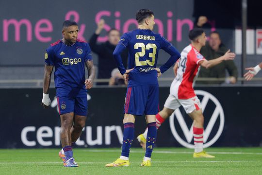 🎥 | Ajax krijgt mokerslag van Emmen en verliest koppositie Eredivisie verder uit het oog