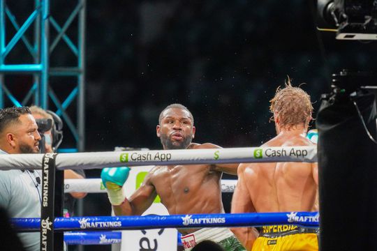 Floyd Mayweather stapt op 14 mei in Dubai de ring weer in tegen ongeslagen Don Moore