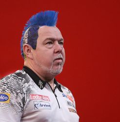 🎥 | Stunt bij Masters! 'The Wizard' stuurt wereldkampioen Peter Wright naar huis