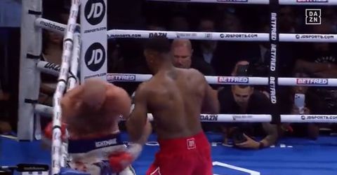 🎥 | Wauw! Anthony Joshua rekent door verwoestende uithaal af met Robert Helenius