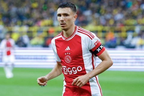 Ajax verliest door fout van Steven Berghuis oefenduel van Go Ahead Eagles