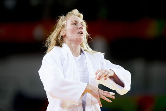 Heldin Kim Polling maakt 5 maanden na bevalling rentree op judomat