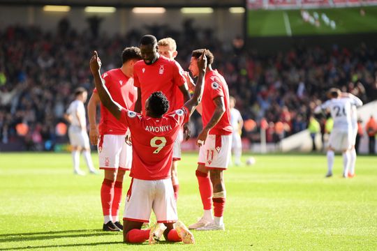 Fantasieloos Liverpool bijt zich in aanloop naar Ajax-uit stuk op hekkensluiter Nottingham Forest