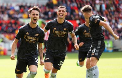 Record en gestoord: Arsenal wint met 15-jarige invaller van Brentford