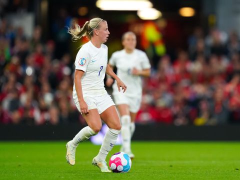 Engelse speelsters willen om deze reden af van wit tenue: 'Soms niet handig'