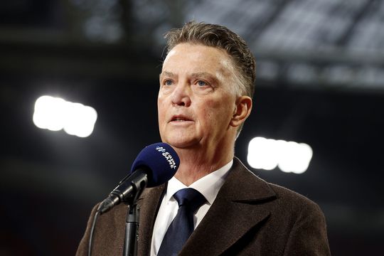 Bondscoach Louis van Gaal legt krans bij Nationale Sportherdenking op 4 mei