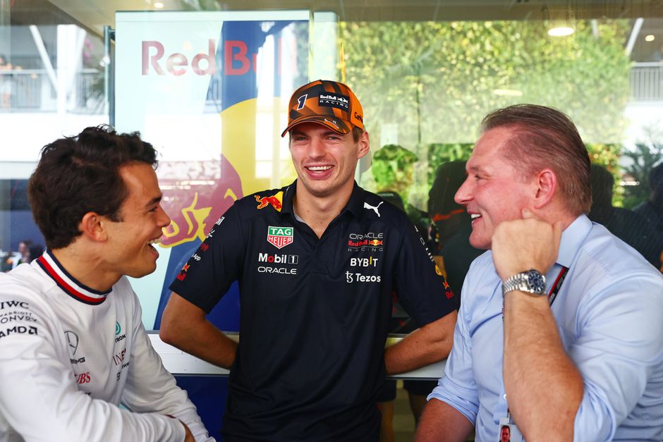 Ziet Jos Verstappen het somber in? Max Verstappens vader ontbreekt bij GP Japan