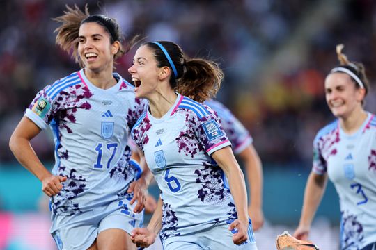 Spanje blaast Zwitserland van het veld en wacht op Oranje Leeuwinnen