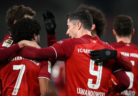 Gnabry en Lewandowski slopen Stuttgart met 5 goals