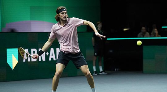 🎥 | Stefanos Tsitsipas nodigt Carice van Houten en Abbey Hoes uit voor Rotterdam-finale