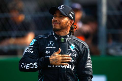 Lewis Hamilton mag bij Mercedes blijven tot na zijn 40e: ‘Dat zitje is 100 procent voor hem'