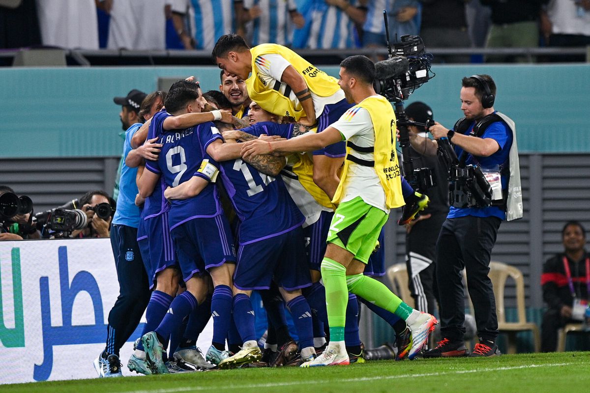 Lionel Messi's WK-droom blijft in leven: Argentinië wint simpel van Polen, dat óók door is
