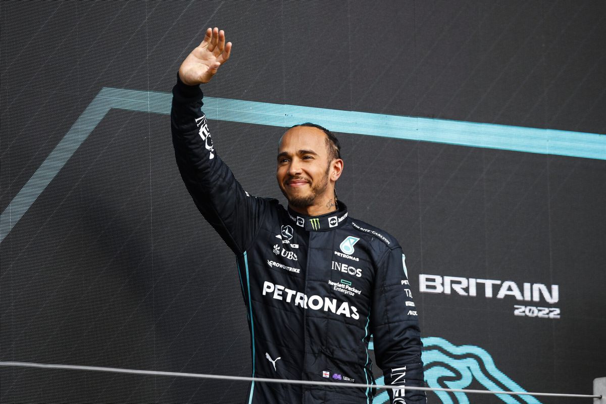 Lewis Hamilton haalt na Britse GP nog even uit naar Verstappen: 'Heel anders dan vorig jaar'