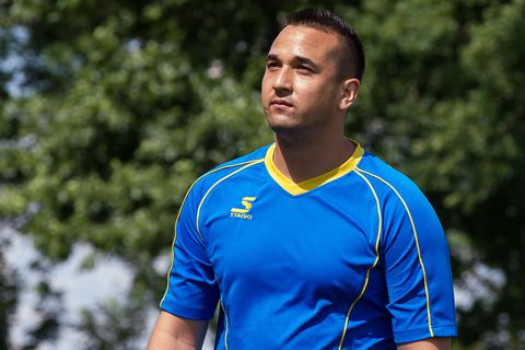 'Verdachte' Van Beukering na strafzaak ook langs lijn in problemen: rode kaart als trainer van amateurteam zoon