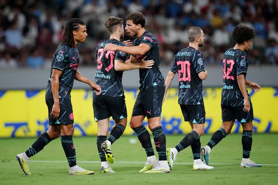 🎥 | Man City klaart voorbereidingsklus tegen Bayern maar ziet Nathan Aké uitvallen