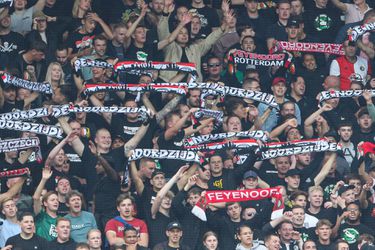 📸 | Hoe dan? Feyenoord-fan smokkelt hele fles Jägermeister mee naar binnen tegen Almere