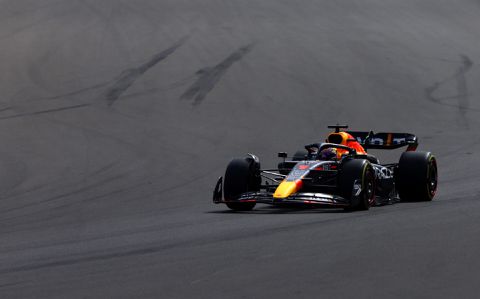 📸 | Met dit brokstuk onder zijn auto reed Max Verstappen de GP van Groot-Brittannië uit