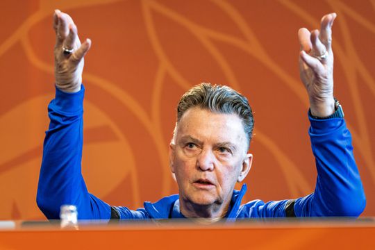 Bondscoach Louis van Gaal lijkt op weg om tegen Denemarken in de dug-out te zitten