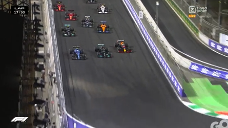 🎥 | Wat gebeurt hier?! Verstappen beunt zichzelf naar P1 na nieuwe herstart, Hamilton naar P3