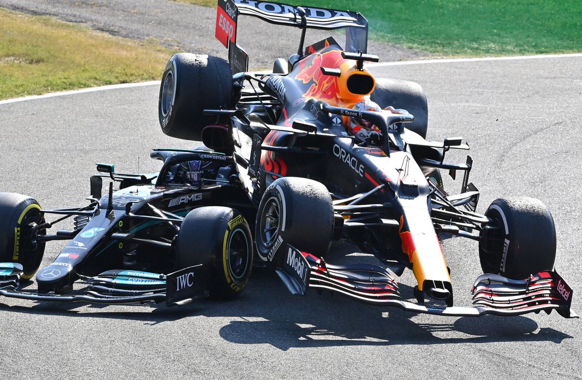 Max Verstappen crasht op Lewis Hamilton: is hij dan F1-wereldkampioen? Steward geeft uitleg