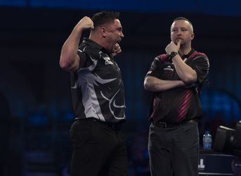 Gerwyn Price laat zich een beetje gek maken door Madhouse, maar wint wel bij WK Darts 2022