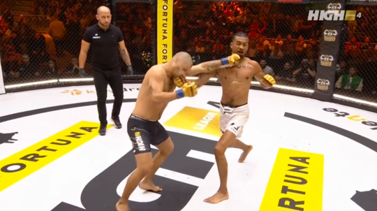 🎥 | Kickbokser José 'Bratan' Simão maakt publiek wild met deze knaller-KO
