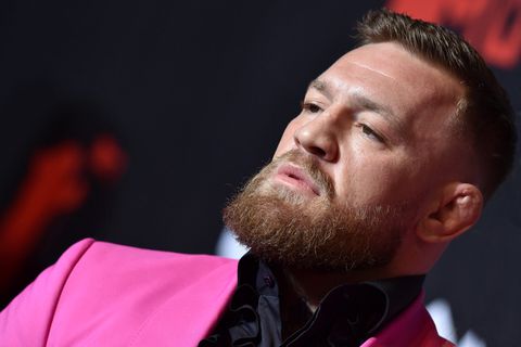 Criminelen gooien molotovcocktail op pub van Conor McGregor