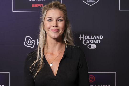 🎥 | Anouk Hoogendijk krijgt al 160 dagen dezelfde DM: 'Ik wil een string van je kopen!'