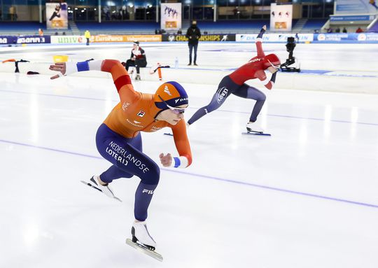 🎥 | Femke Kok pakt goud op 500 meter bij EK afstanden: 'Hier haal ik vertrouwen uit'
