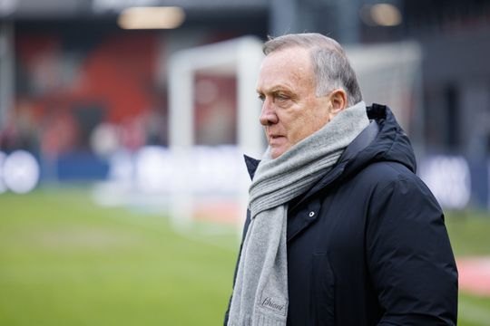 🎥 | Daar is-ie dan! Dick Advocaat coacht zijn 1e wedstrijd van ADO