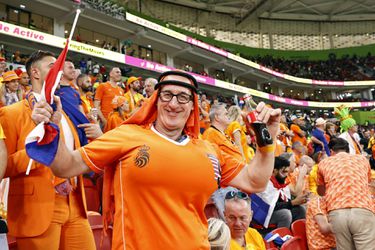 'Tieten-fan' Harry moest zijn nepborsten afdoen en inleveren na Senegal-Nederland