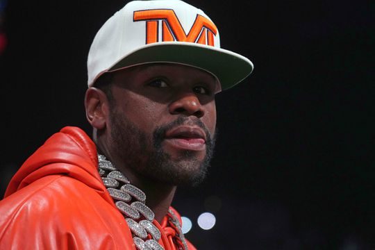 Heldendaad Floyd Mayweather: oud-bokser helpt families te ontsnappen aan bosbranden