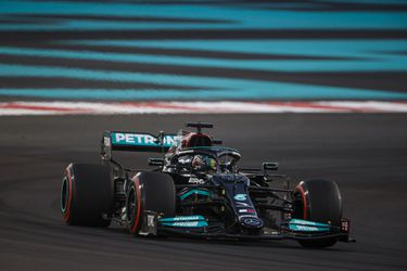 Lewis Hamilton veruit de snelste in de tweede vrije training, Max Verstappen vierde