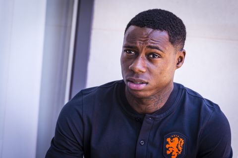 Slachtoffer van Promes erg gefrustreerd: 'Moest zelfs toezien hoe hij in Oranje speelde'