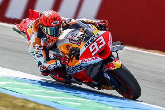 Publiekstrekker Marc Márquez start TOCH NIET in TT van Assen door gebroken rib