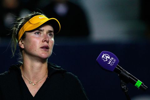Oekraïense Elina Svitolina wint na rollercoaster aan emoties van Russin: ‘Al mijn prijzengeld gaat naar het Oekraïense leger’